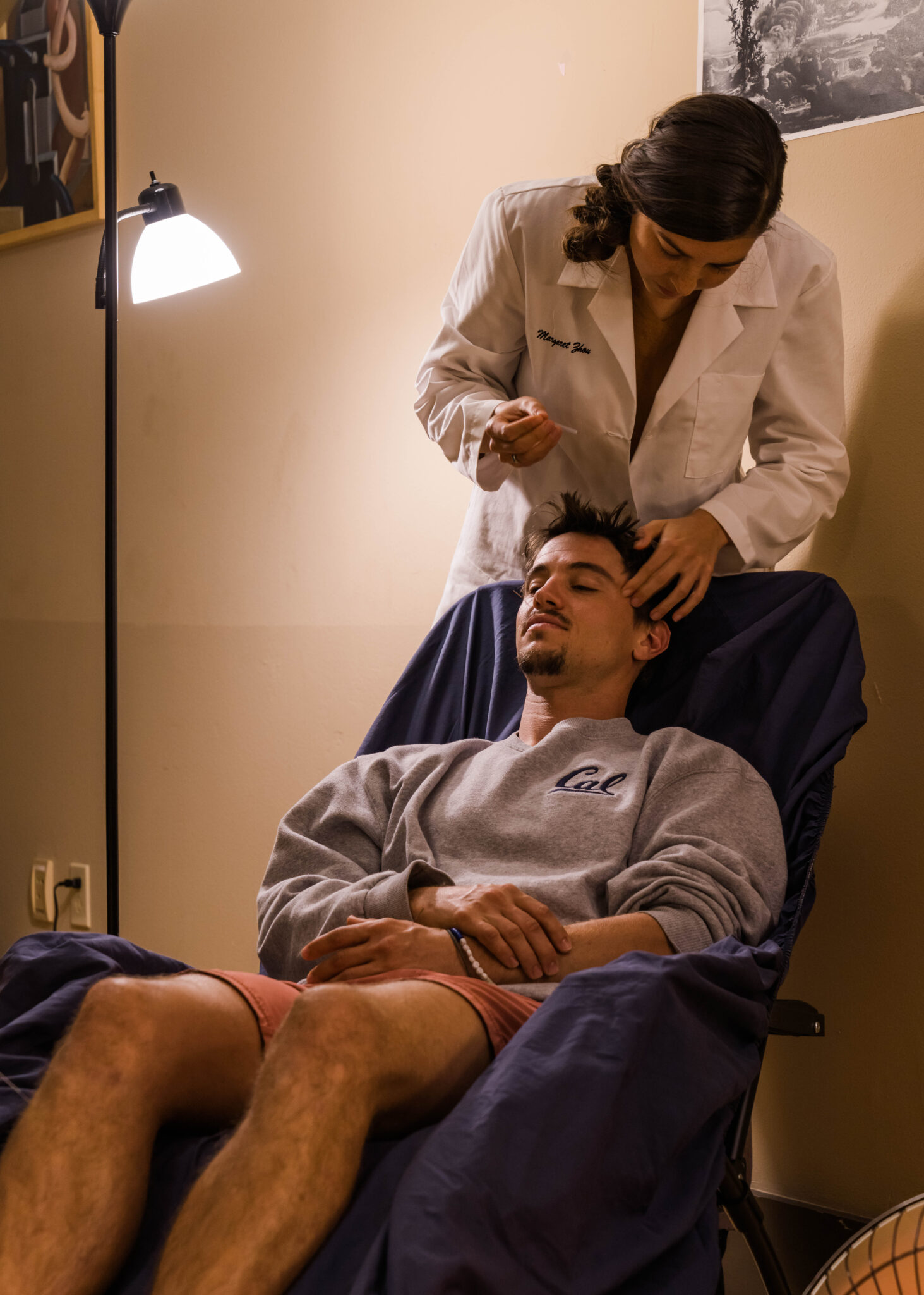 student acupuncturist doing acupuncture in clinic